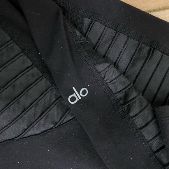Black Alo Yoga moto leggings - Picture 4 of 6